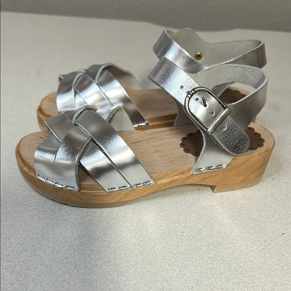 Hanna Andersson Silver Sandals for Effortless Style